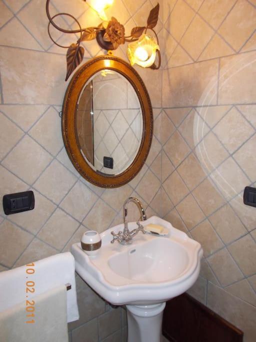 Vivilo Collection - Opera Teather Apartment - Very Central Rome Bagian luar foto