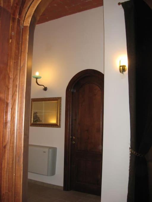 Vivilo Collection - Opera Teather Apartment - Very Central Rome Bagian luar foto