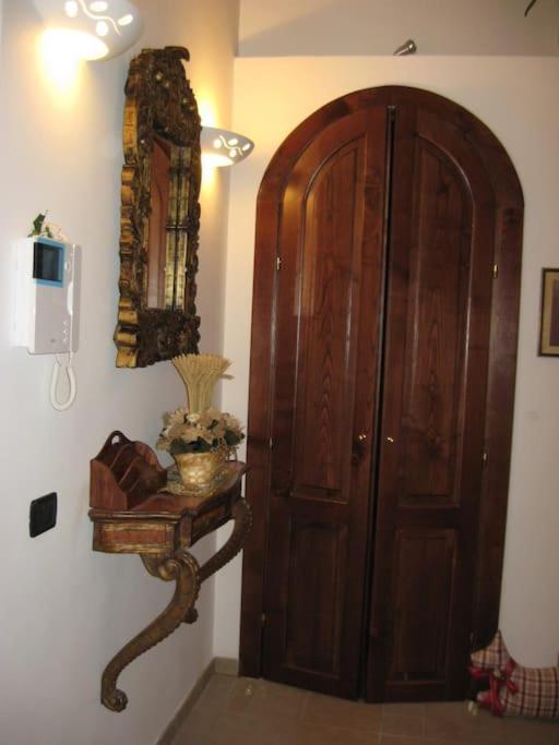 Vivilo Collection - Opera Teather Apartment - Very Central Rome Bagian luar foto